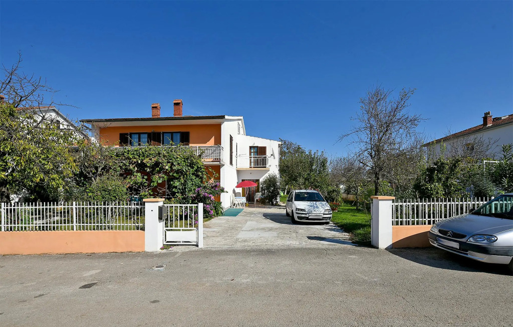 Apartment 925