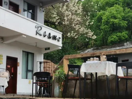 Roame Hostel