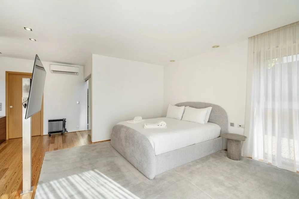The Ehrlich Essence Villa by Minhos Guest