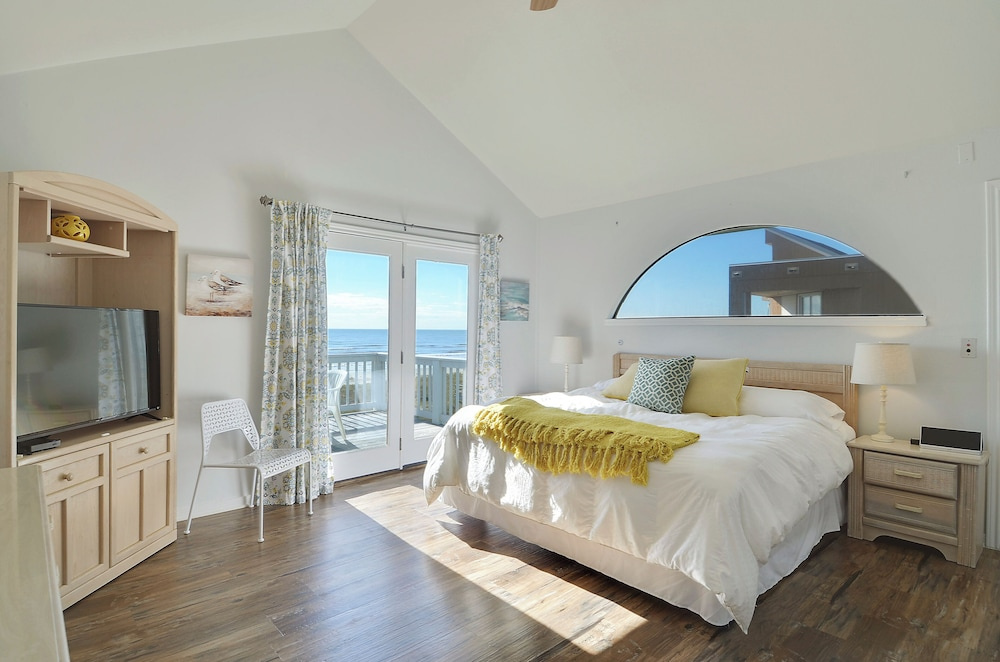 Beachfront Dolphin by Ryson Vacation Rentals