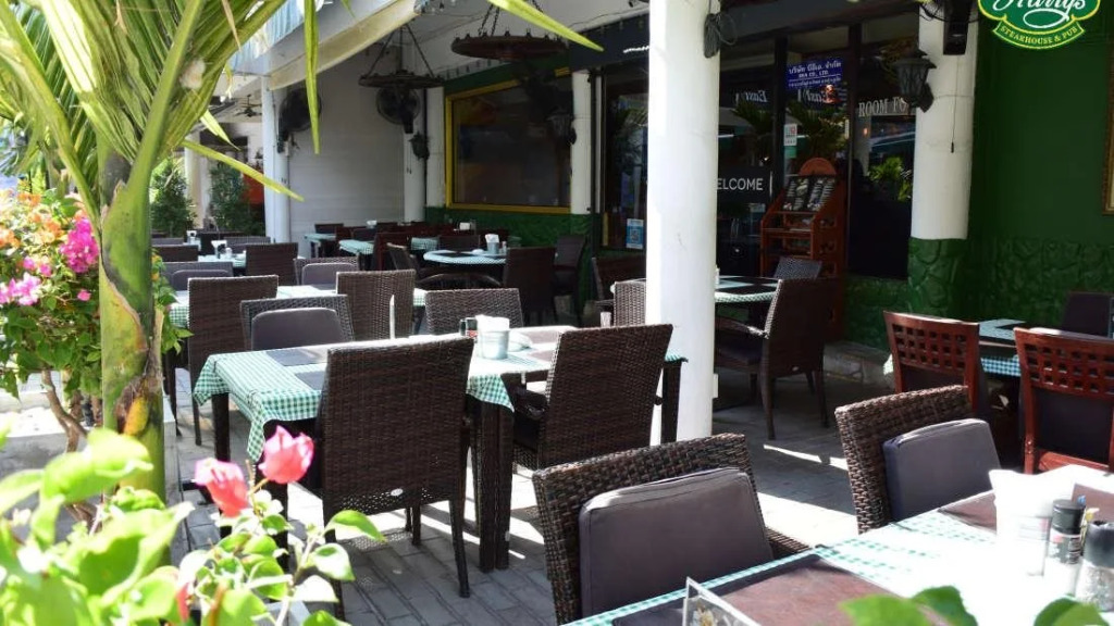 Big Boys Bed & Burger - Patong Beach