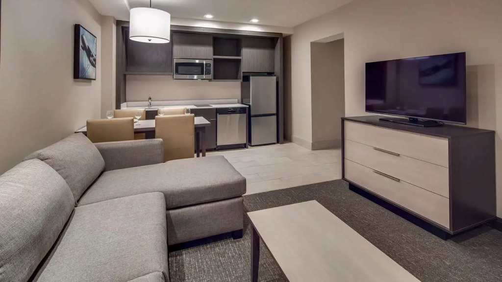 Best Western Plus Executive Residency Rigbys Water World Hotel