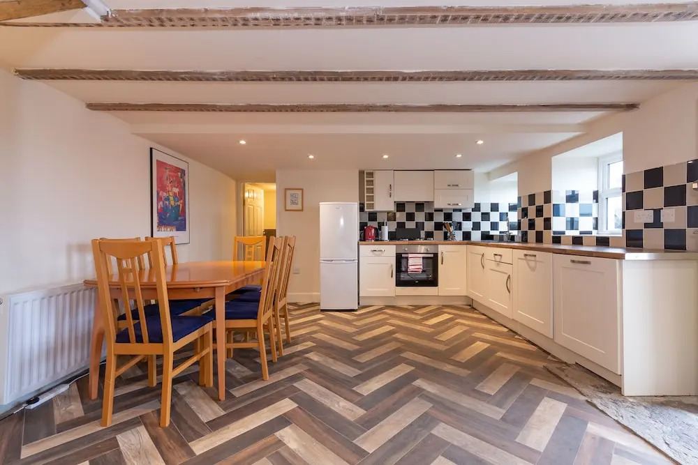 Cellardyke 3-bed Cottage, Sleeps 6 by Seafront