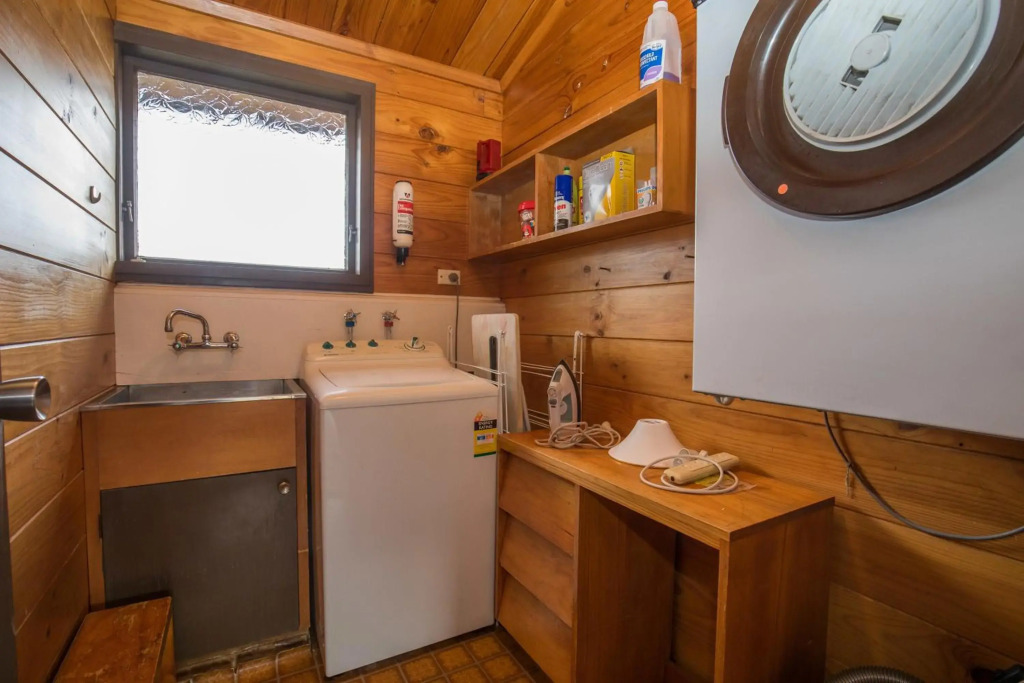 Lakeside Escape - Wanaka Holiday Bach