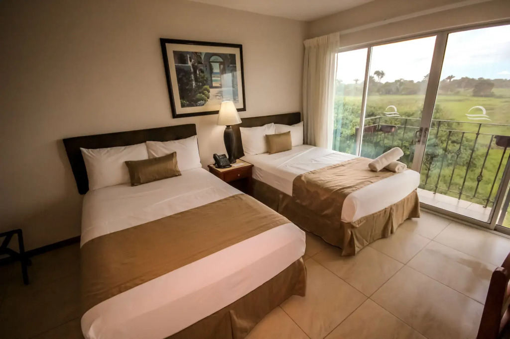 Beachfront Hotel Tramonto