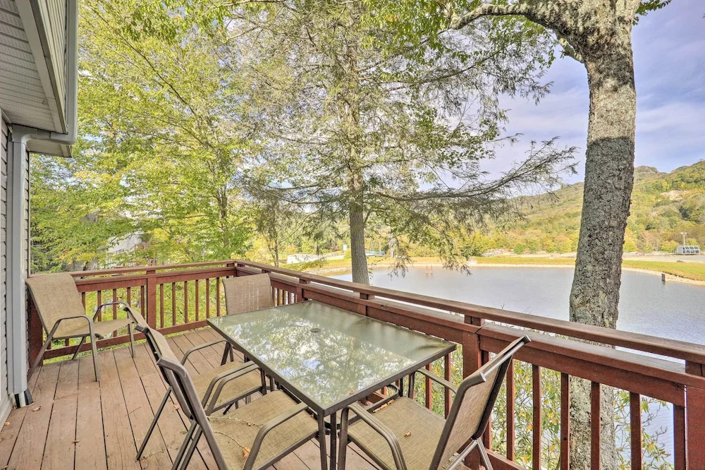 Walk to Ski Resort! Sugar Mtn Haven w/ Lake Views