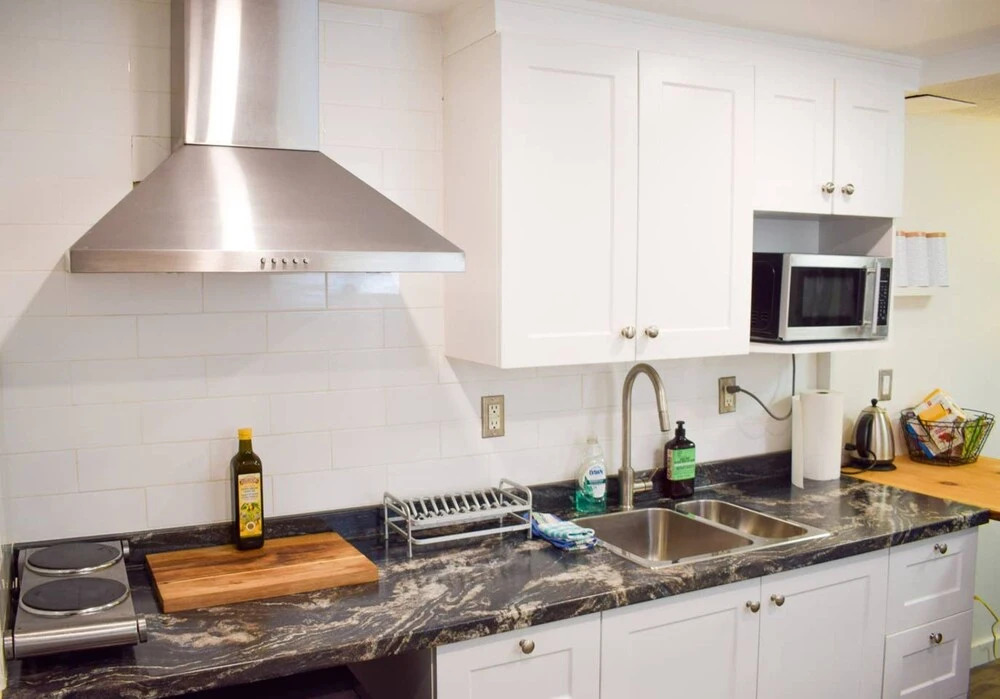 Convenient 1 Bedroom Lower Level Suite