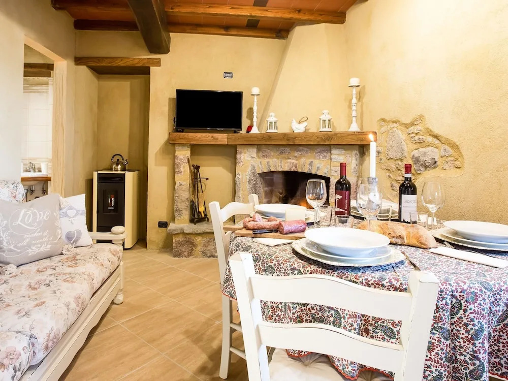 Cosy Holiday Home in Metato With Swimming Pool