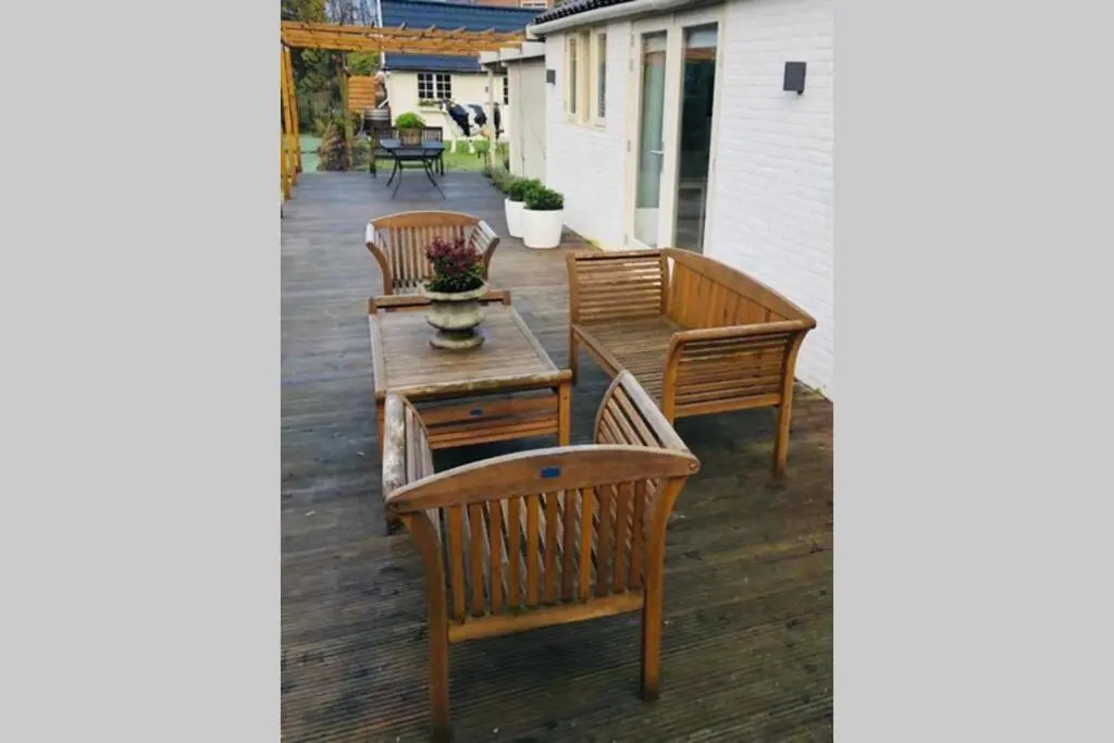 Tiny house in tuin van de statige villa Mariahof