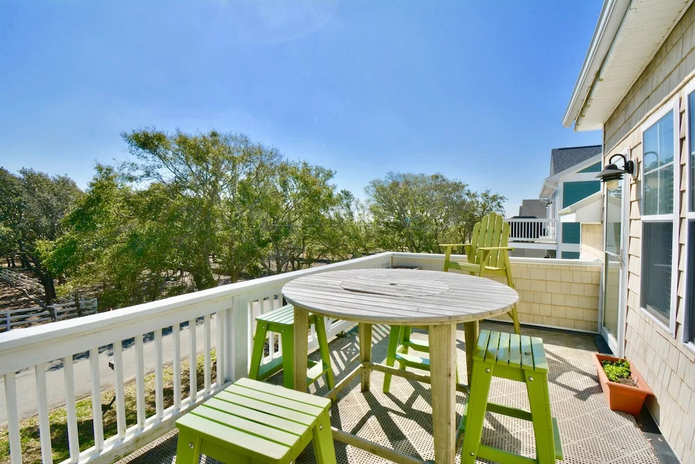 1 Block To Beach! Ocean-view Oak Island 4 Bedroom Home