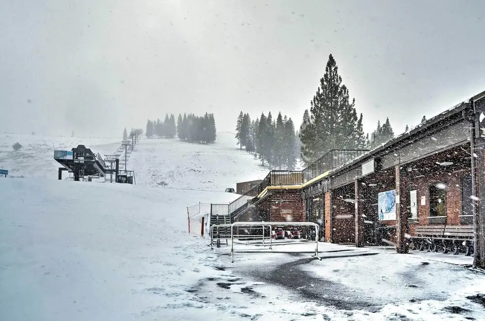 On-site Skiing: Truckee Studio w/ Balcony