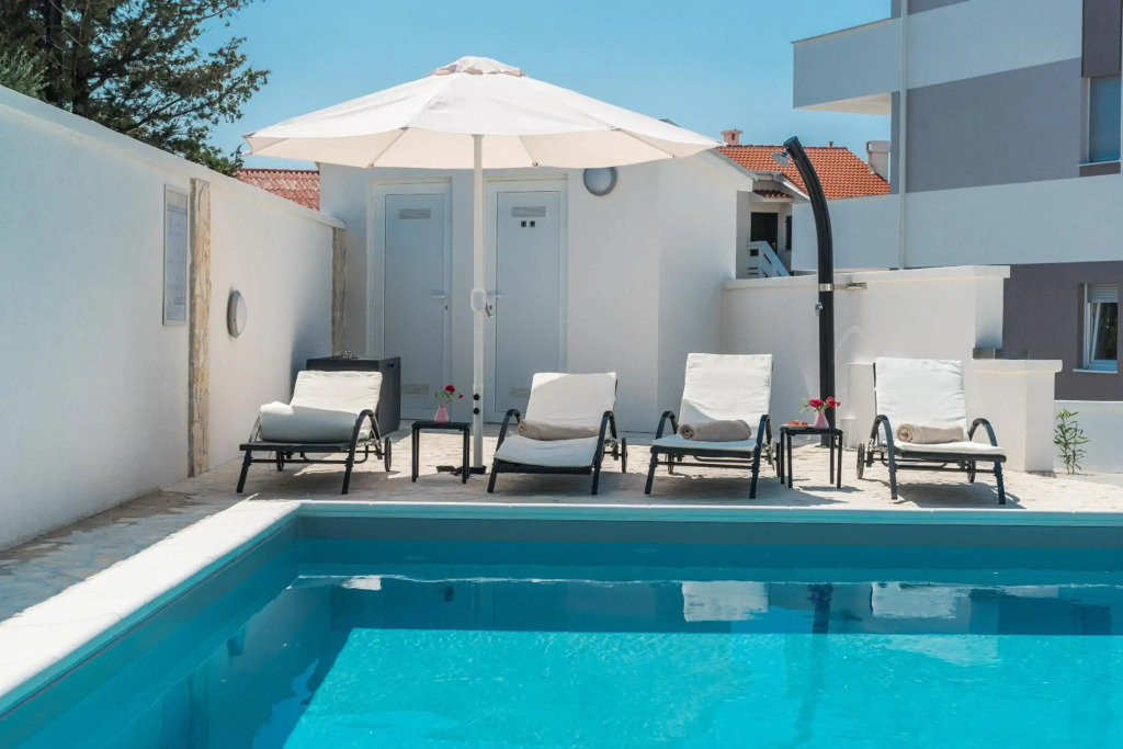 Villa Star 1 luxury apartment with a pool