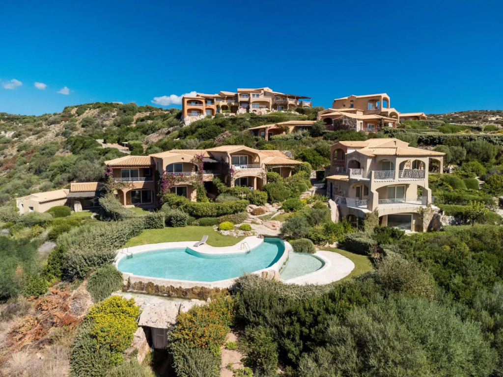 it has 1 bedroom communicating with living room with sofa bed, kitchen, large terrace (with table an-SHERDEN BILO 8