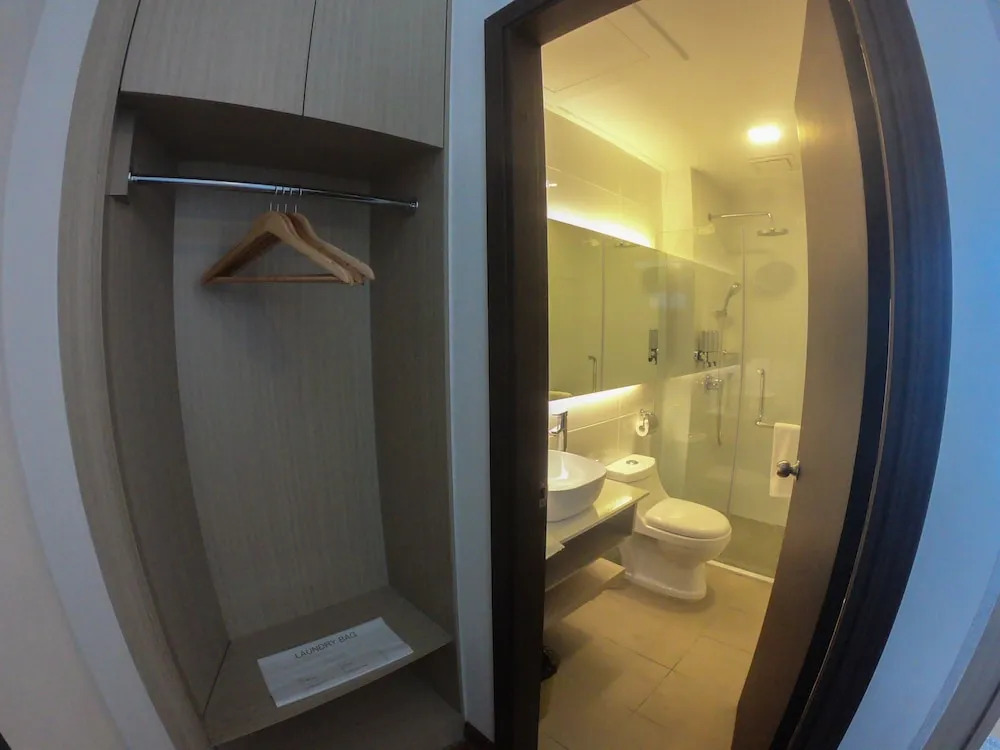 Green World Hotel