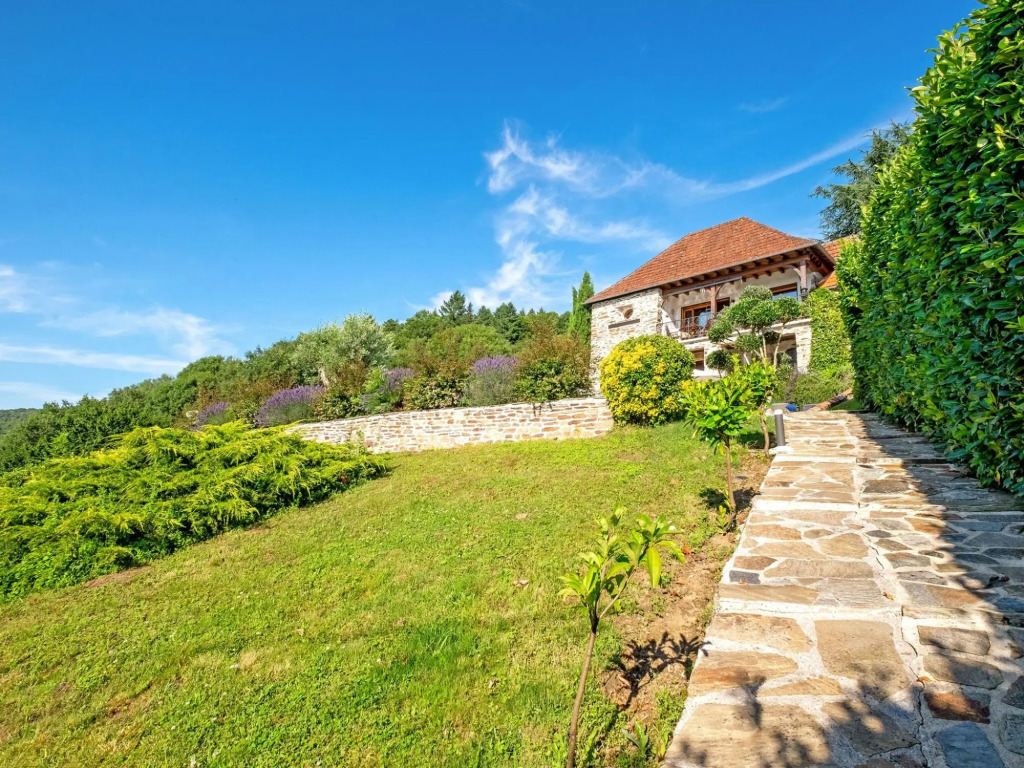 Plush holiday home in Altillac with a private swimming pool