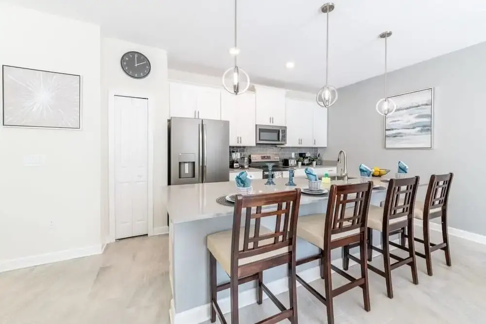 Chic Spacious With Private Pool Ideal Location