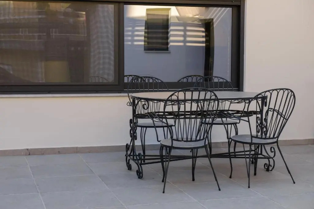 Casa d' Irene near airport, 200 mtrs from the beach, Artemis center