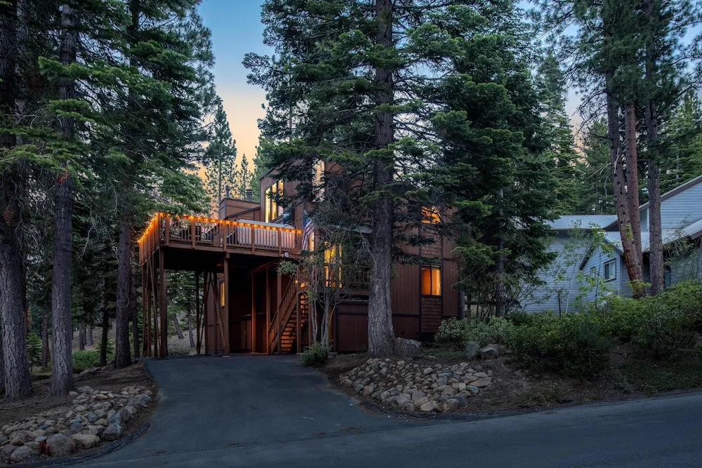 Wolfe by AvantStay | Near Lake Tahoe, w/ Hot Tub, Fireplace, 2 Private Decks!