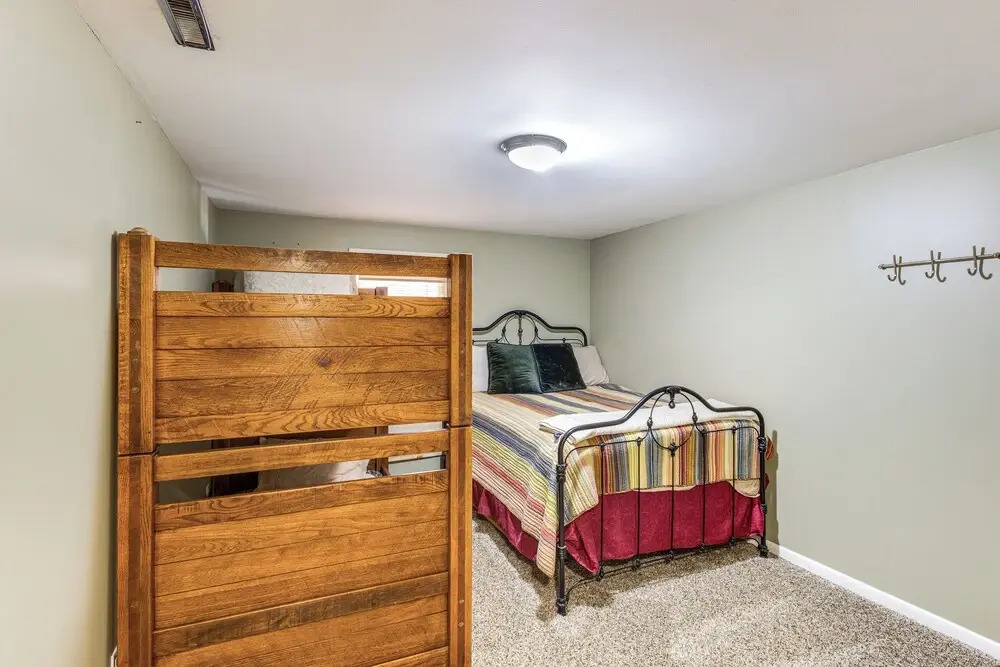 Mountain Views: Walkable Lava Hot Springs Home!