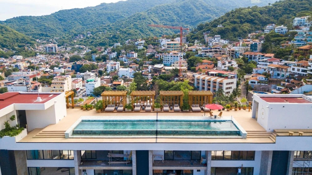 Sailview 703 Romantic Zone Rooftop Pool Ocean Views