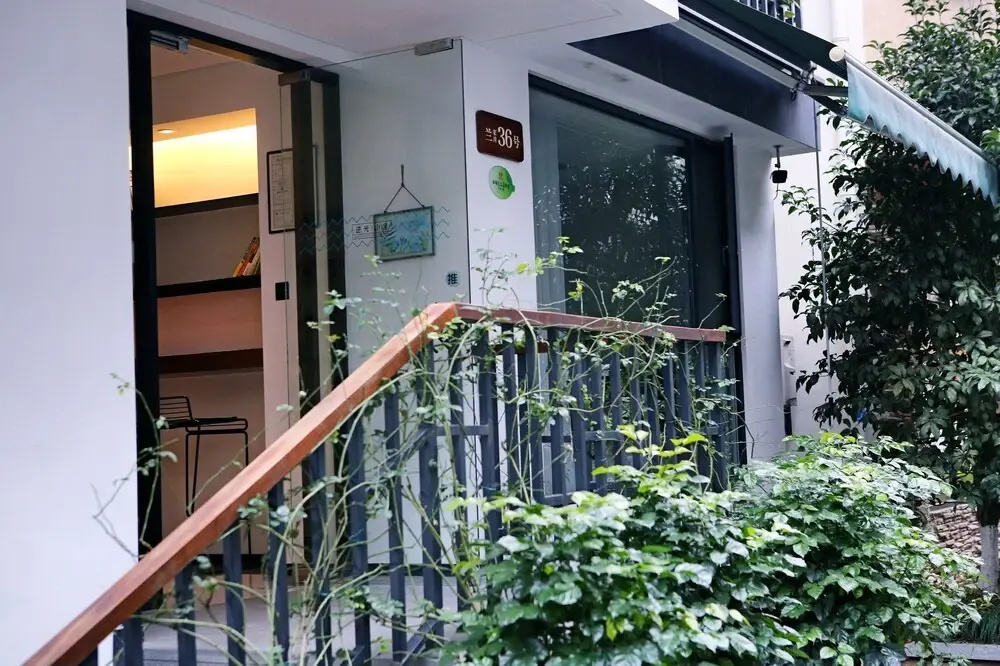 Hangzhou Backlighting Inn