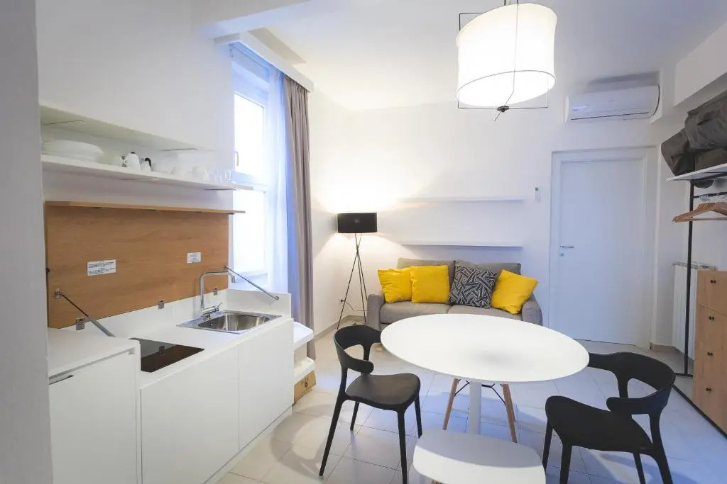 Via Siena 4 - Suites & Rooms