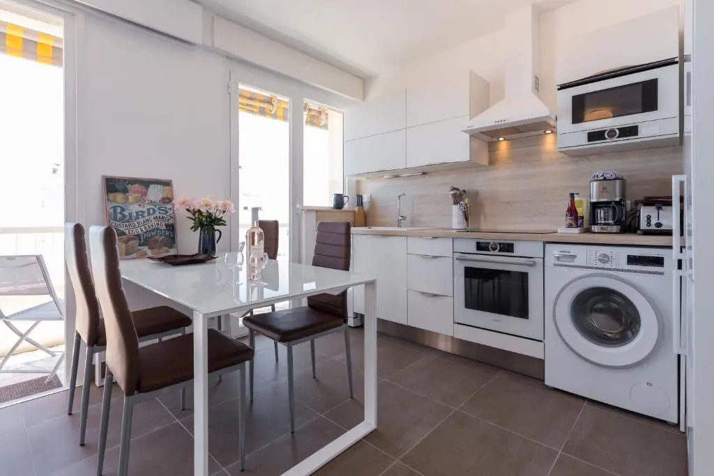 GORGEOUS APT with TERRACE, ELEVATOR, AC, FREE PARKING