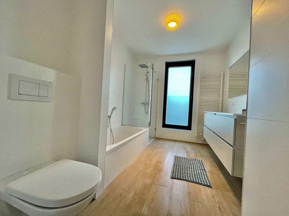 Sparkling City Suite Near Diamonds