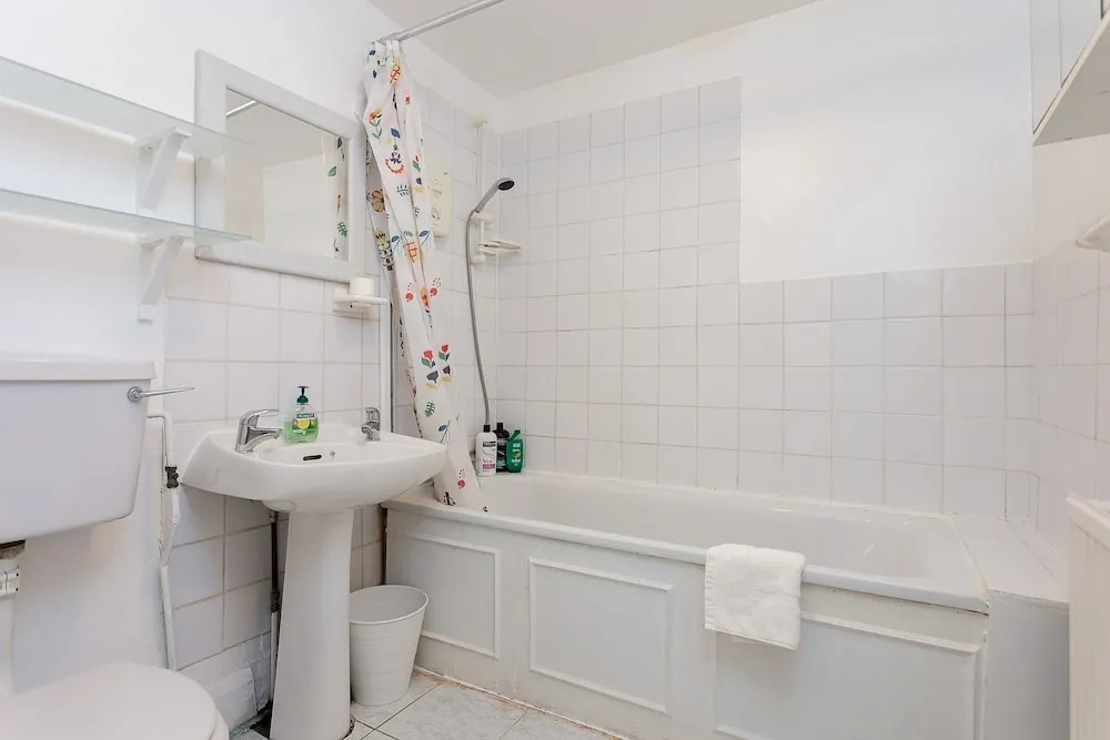 2 Bedroom Flat In Earlsfield