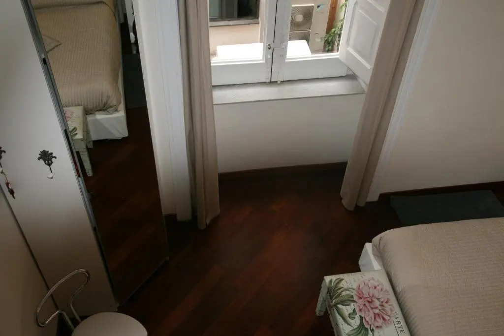 B&B Mini Hotel Incity-close train station and port