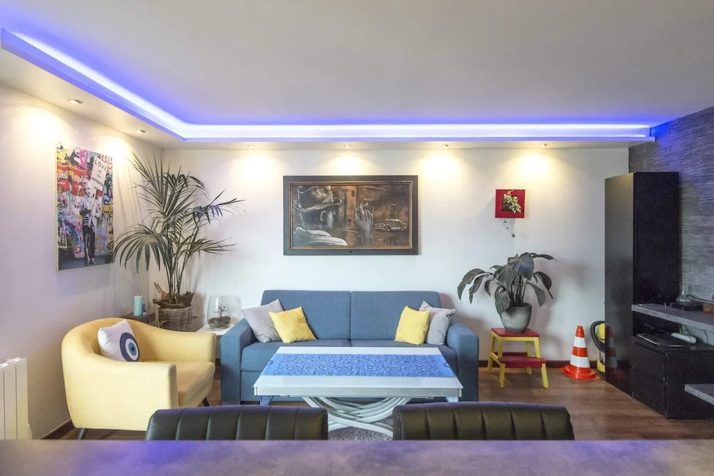 Superb Apartment With Balcony Near la Defense