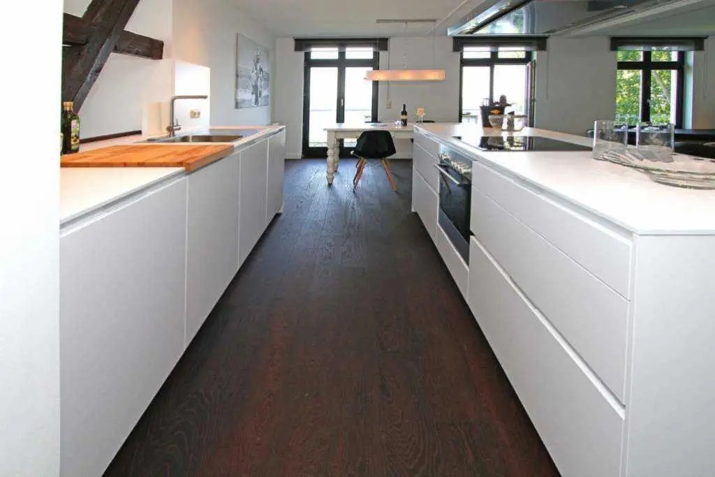 Villa Schering App 4 Black White