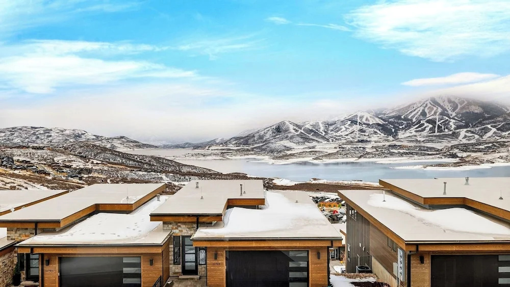 Apex Ridge Retreat by Avantstay Private Hot Tub + Fireplace + Mountain Views + Near Deer Valley East