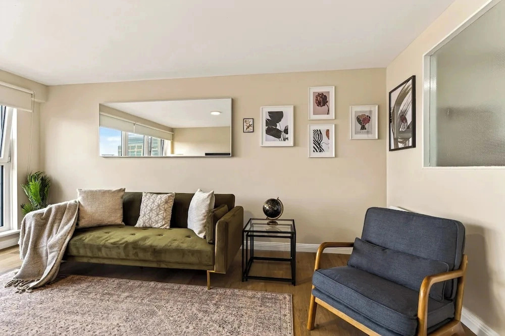 Stylish 2 Bed  2 Bathrooms Free Parking