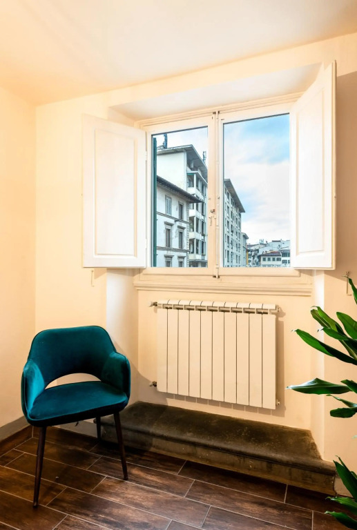 Historic Center apartment - Next to the river, all attractions, SMN train station