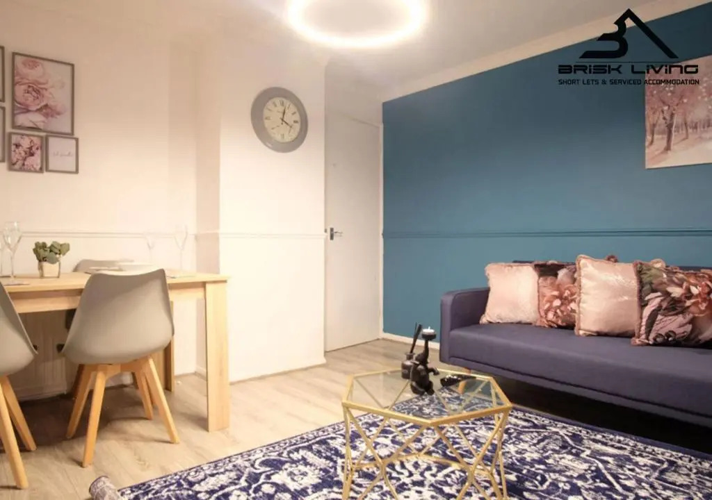 Modern & Bright One BR Flat For Couples & Professionals with Free Parking By Brisk Livings Dagenham
