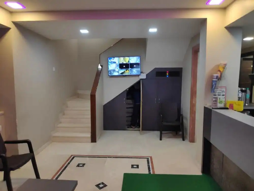 Hotel Mangal Residency Lonavala !! 600 Mts From Lonavala Railway Station !! Couple Friendly !!