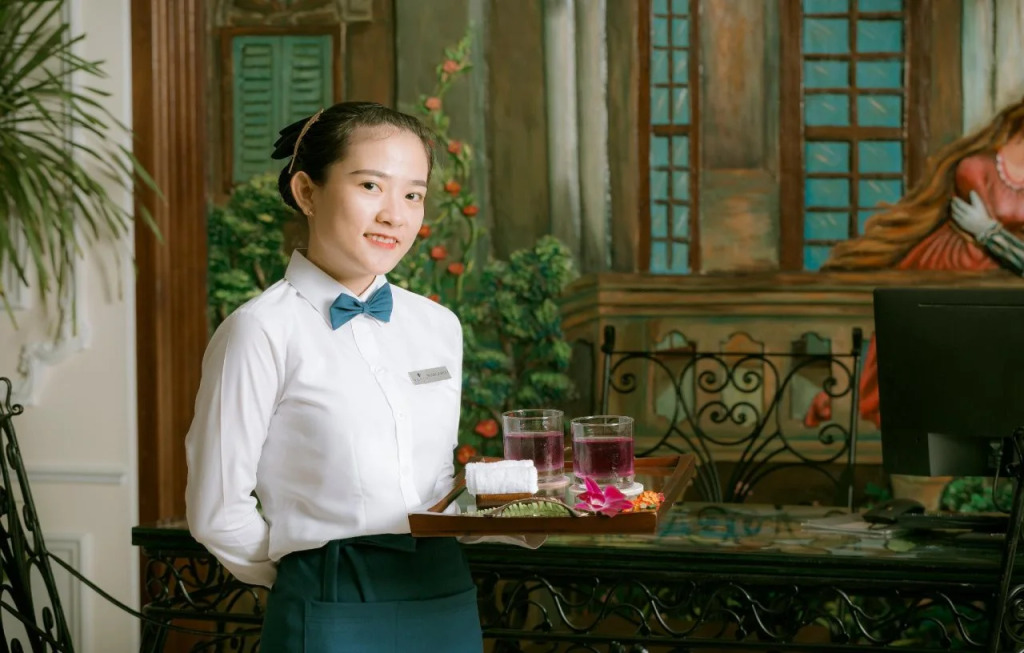 Happy Life Grand Hotel & Rooftop Skybar
