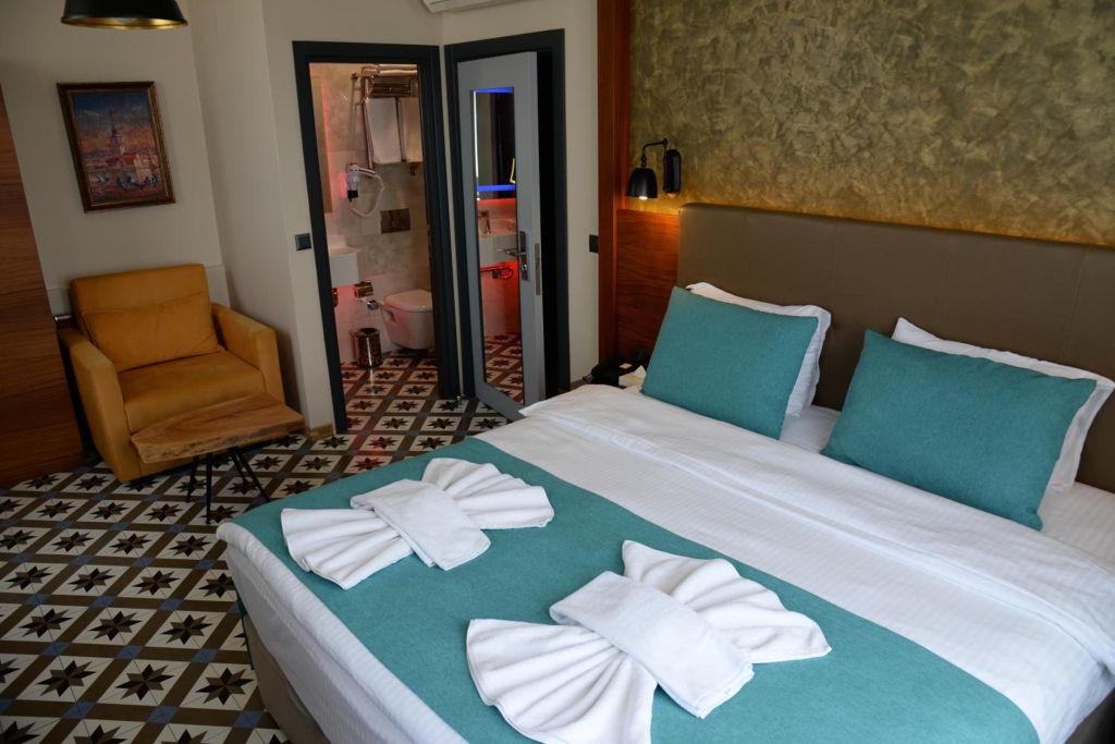 Retropera Hotel