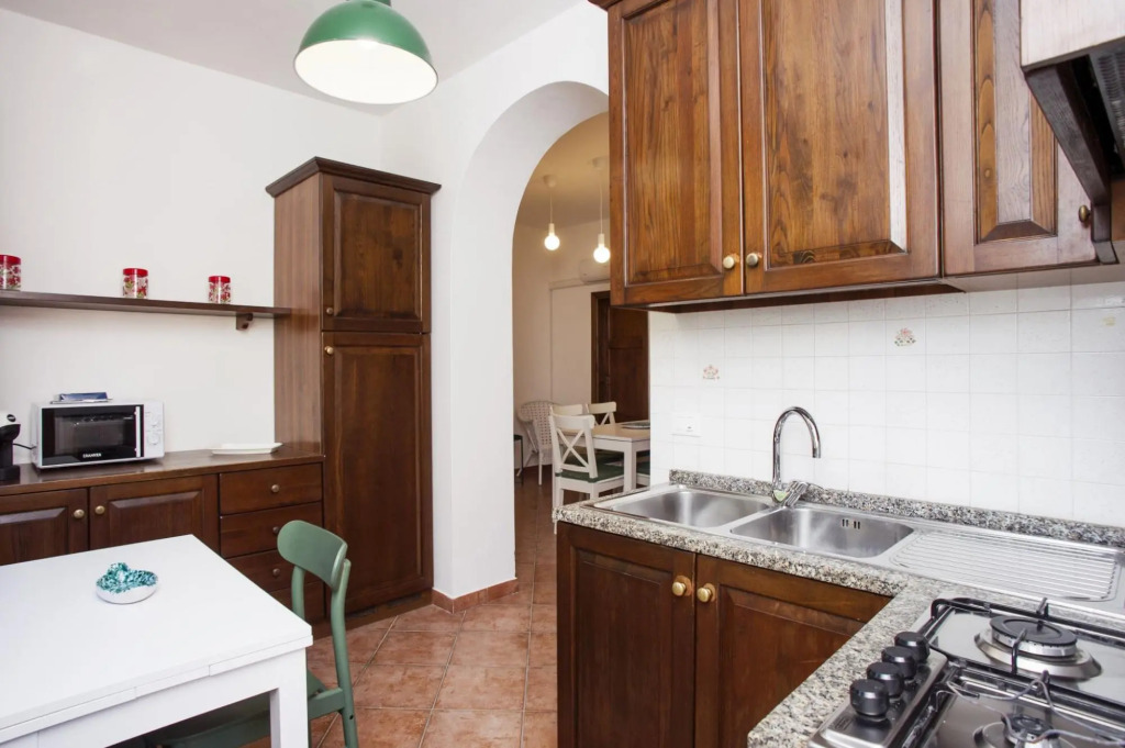 Three-room apartment 4/6 beds Carlotta 200 meters from the center of Marina di Campo-CASA CARLOTTA