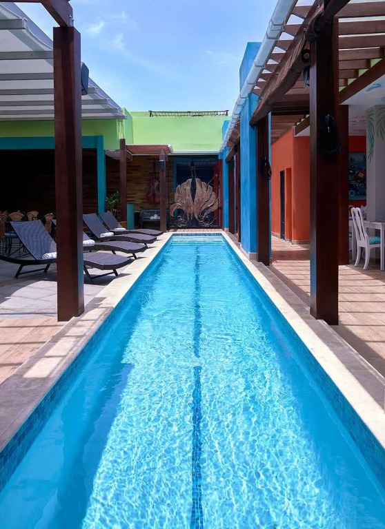 R Hotel Kingston