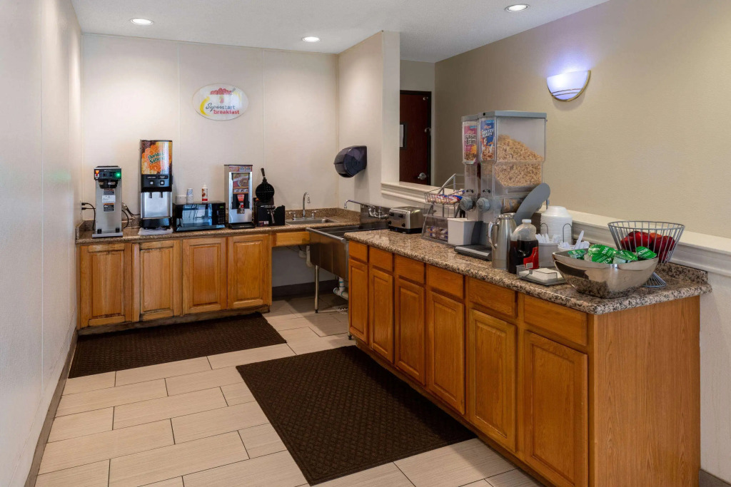 Super 8 by Wyndham Garland Rowlett East Dallas Area