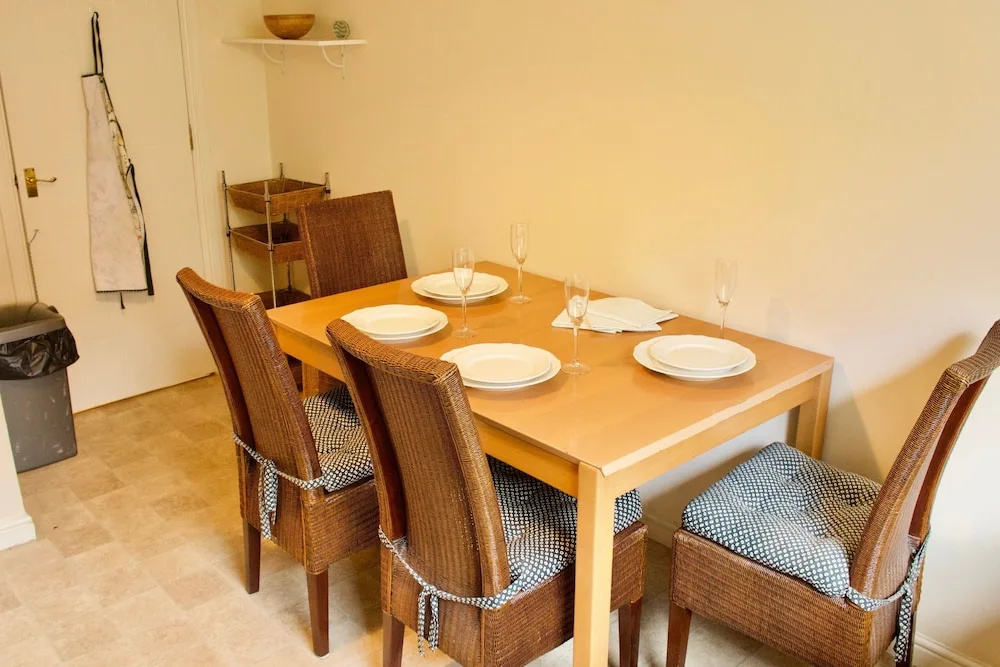 3 Bedroom Flat In Edinburgh