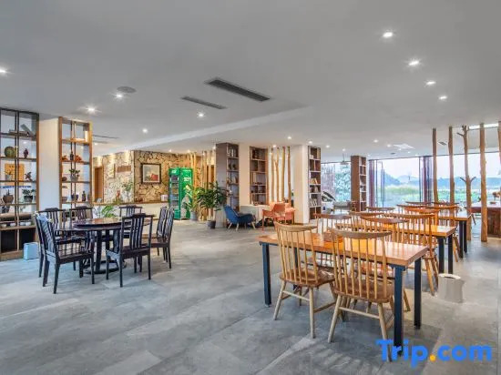 Puyuman Lake View Inn