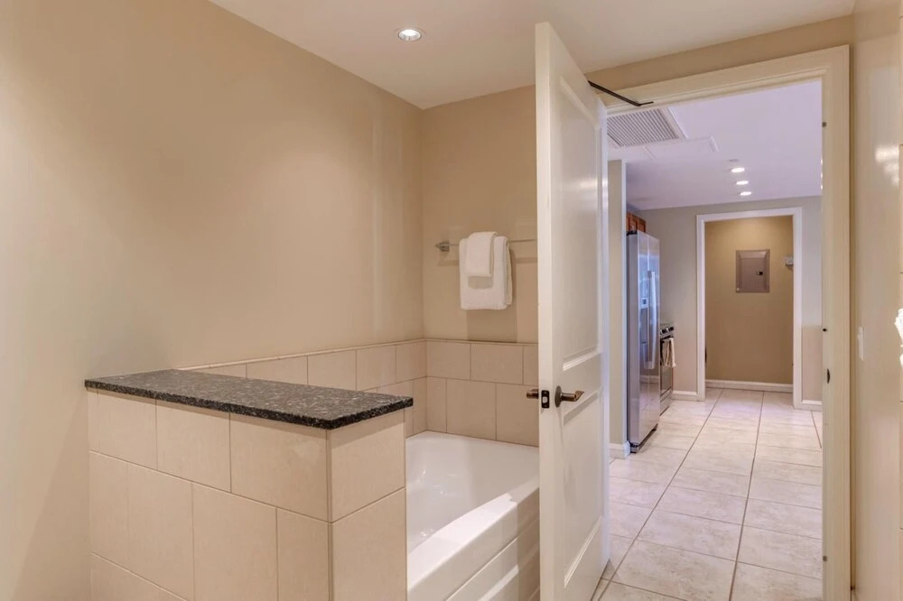 K B M Resorts- Hkk-309 Extra Large 2bdrm, Ocean Views, 3 King Beds, Just 75 Yards From the Ocean!