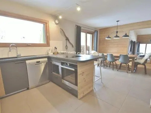 House Chalet très haut standing 9-10 pers, proche des pistes!