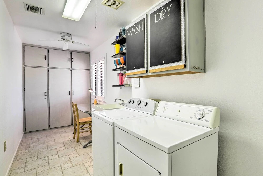 u003c 1 Mi to Golf: Home w/ Screened Porch in Sun City