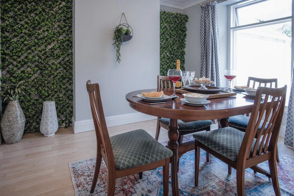 Langland Road - 2 Bedroom Town House