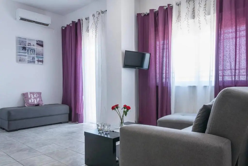 Nikos Apartments