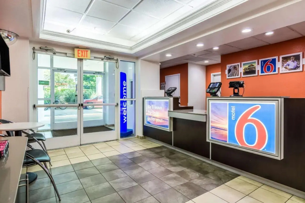Motel 6 Charlotte 1417